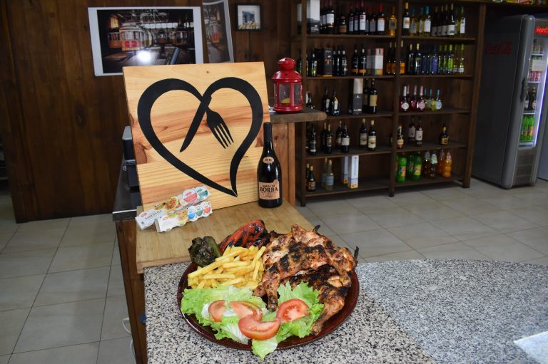 Amantes de la comida Portugesa pollos asados y comida casera para llevar 10 768x511