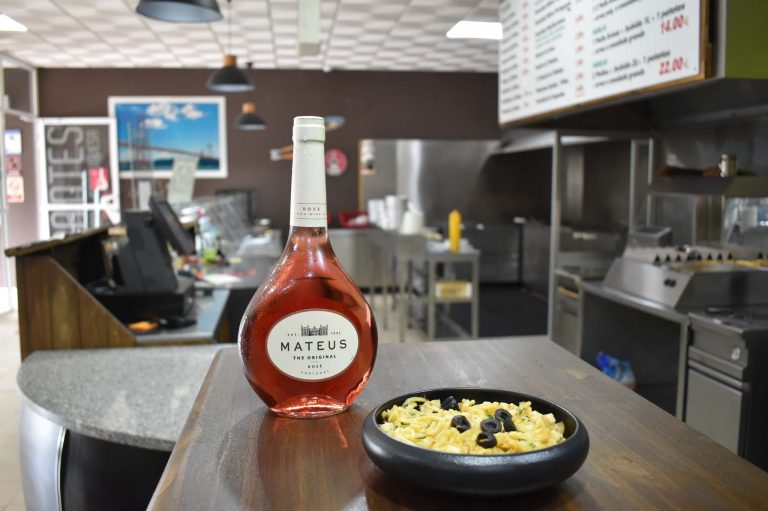 Amantes de la comida Portugesa pollos asados y comida casera para llevar 3 768x511