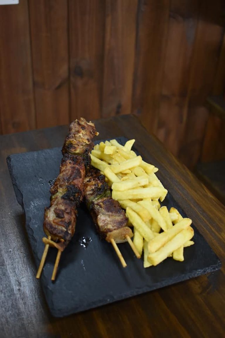 Amantes de la comida Portugesa pollos asados y comida casera para llevar 6 768x1152