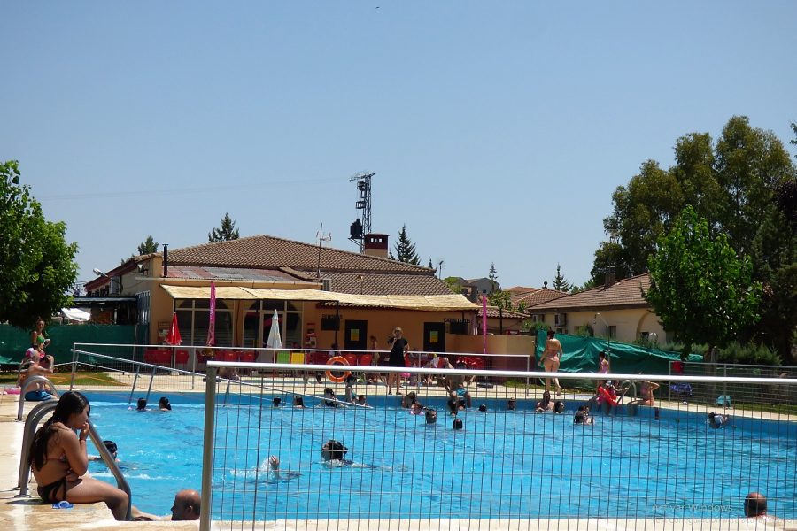 Camping Mérida-restaurante-piscina-zonas Verdes-restaurante