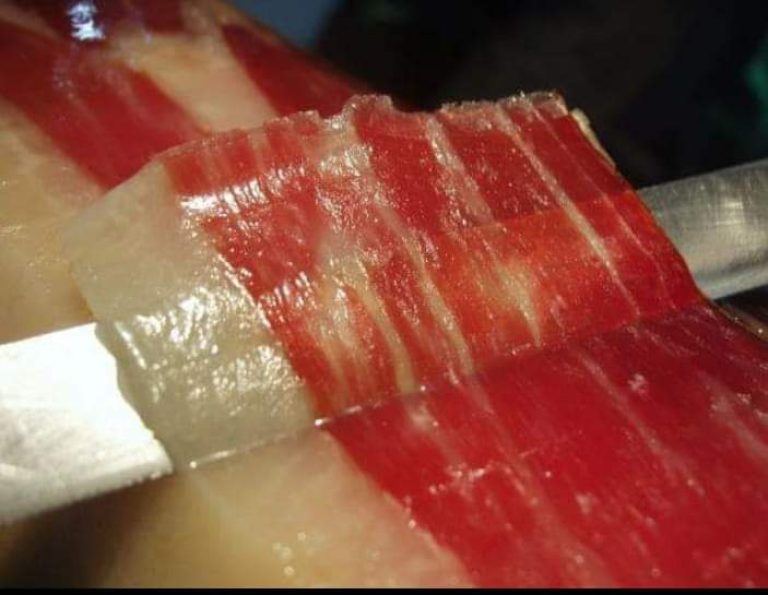 El mejor jamon de Extremadura cortado al cuchillo Ibericos Alvarado Caceres 768x595