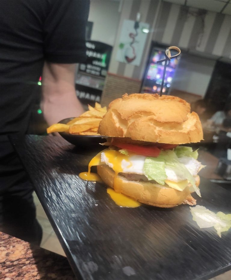 Gastrobar Ohana Caceres desayunos y raciones situado en la Mejostilla Caceres 768x930