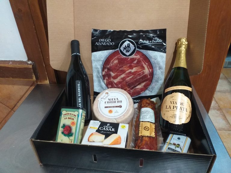 Lote de productos Extremenos Ibericos Alvarado regalos empresa navidad ofertas en productos ibericos cortado al cuchillo en Caceres. 2 768x576