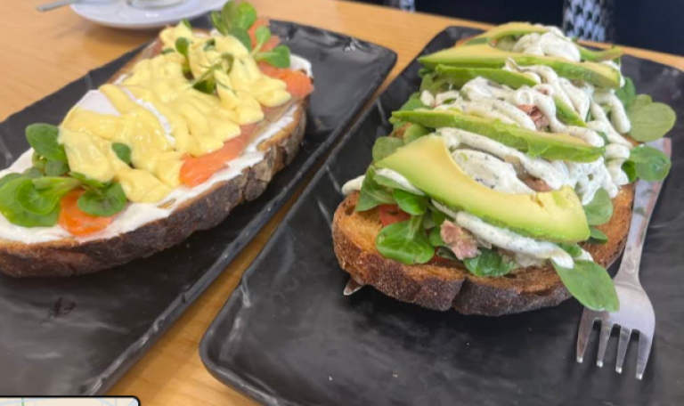 Hamburgueseria en la Mejostilla Caceres Restaurante Pajaro Loco Bocateria 2 768x456